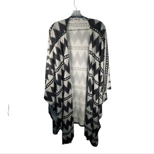 Lularoe Savannah L/XL Black  Gray Kimono Open Front Boho Kaftan Wrap Chevron NWT